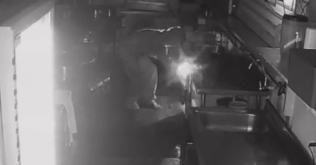 Pastelaria Garapão é invadida em Hortolândia durante a madrugada