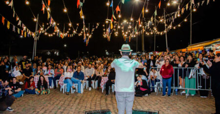 Braulio Bessa emociona público em sarau Parada Poética de Hortolândia