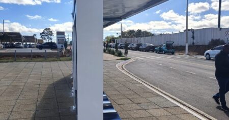 Ponto de ônibus em frente ao prédio da Prefeitura de Hortolândia está temporariamente desativado