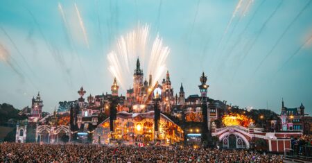 Trabalhe no Tomorrowland Brasil 2025: empresa abre 30 vagas para funções de acesso e orientação