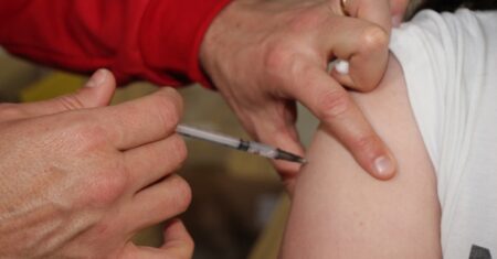 Hortolândia inclui profissionais dos Correios entre os grupos prioritários da vacinação contra covid