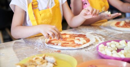 Abbraccio promove oficina de pizzas com presente especial no Dia das Crianças