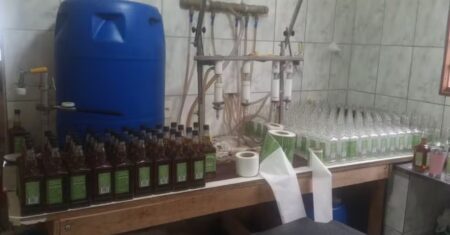 Polícia desmonta fábrica clandestina de bebidas em Hortolândia; dois homens são detidos