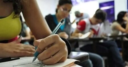 Plataforma ENEM ACTION lança recurso de avaliação de redação comentada por IA e premia enenzeiros