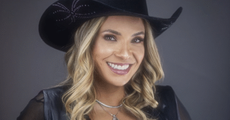 Elis Justi sobe ao palco do Villa Country em São Paulo