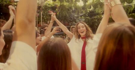 Sofia Brasil brilha nas rádios: Cantora emplaca dois hits no Top 3 de 2025