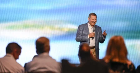 Terry Shaw, líder eleito cinco vezes entre os mais influentes da saúde no mundo, visita Hortolândia