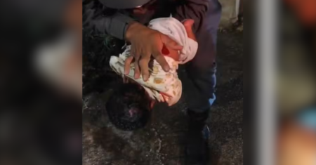 Vídeo: Bebê de 20 dias engasgado é salvo por policiais militares em Hortolândia