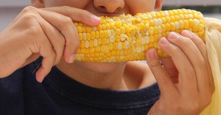 Milho, paçoca e pé de moleque: como aproveitar as festas juninas sem colocar dentes em risco