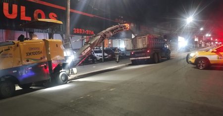 Fresagem do antigo asfalto da R. Antônio Fernandes Leite, no Jd. Rosolém, é iniciada pela Prefeitura de Hortolândia