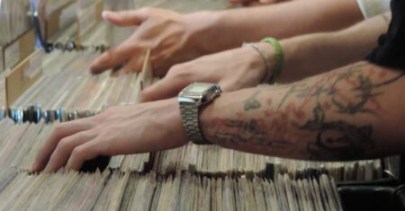 Feira de Vinil reúne colecionadores, expositores e DJs em Campinas com atração internacional.