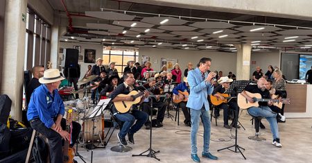 Dose dupla de música em Hortolândia: Projetos levam shows gratuitos ao Paço Municipal e ao CAPS AD