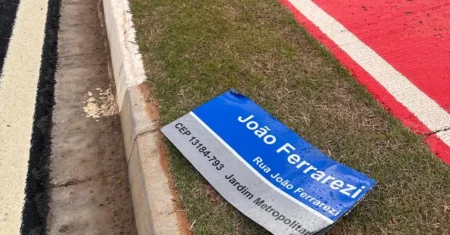 Placas com nomes de rua sofrem atos de vandalismo e denúncia é essencial para evitar este tipo de crime