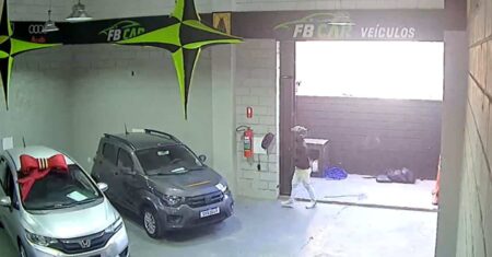 Assalto em Loja de Veículos de Hortolândia: Dupla Armada Tranca Funcionário