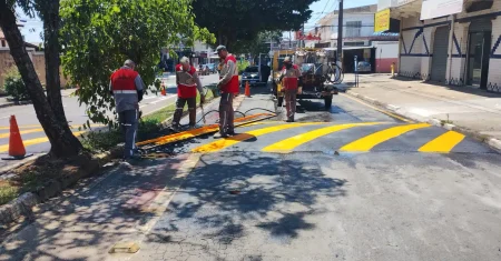Rua Cora Coralina ganha duas lombadas após pedido de moradores em Hortolândia