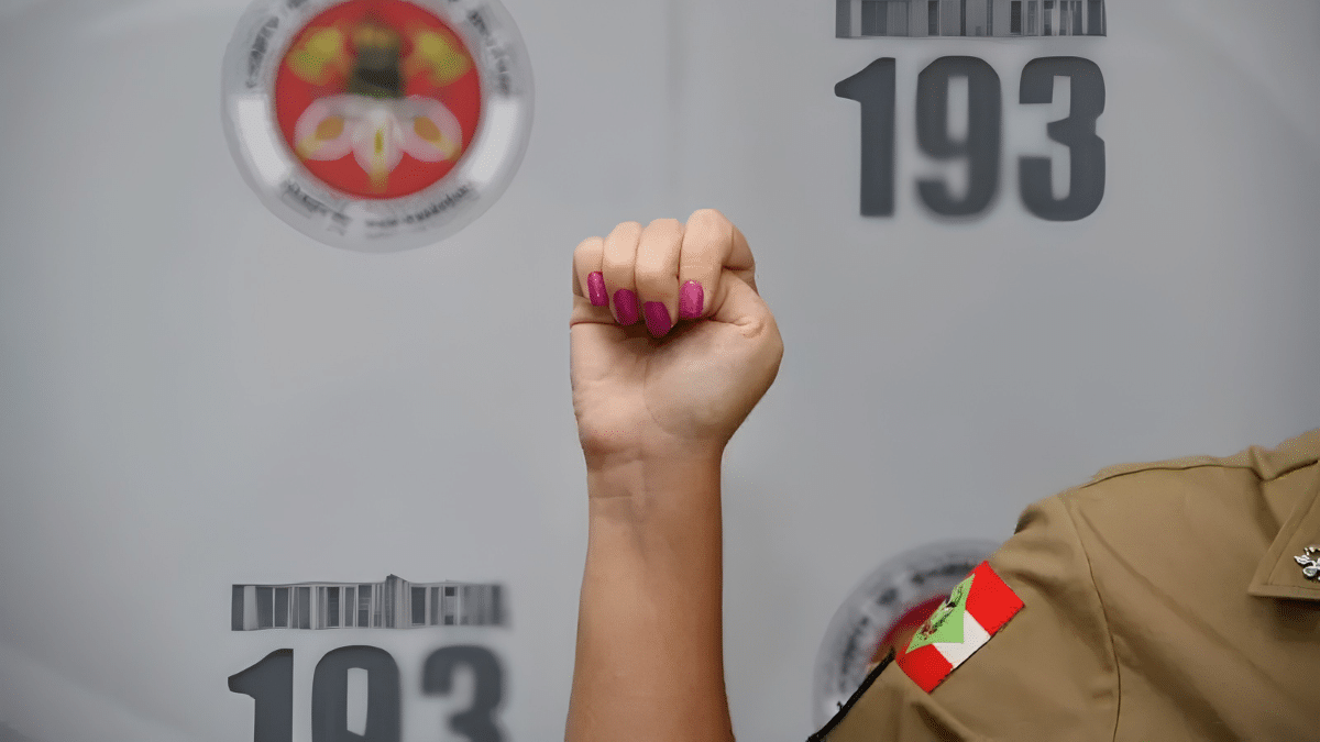 violência doméstica - Homem é preso após esposa usar sinal de socorro em UPA