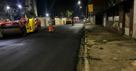 Recapeamento avança na principal área comercial do Jardim Rosolém