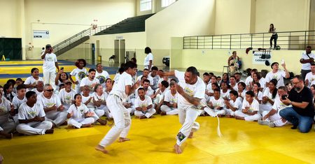 Capoeira reúne cerca de 150 pessoas em troca de cordões em Hortolândia