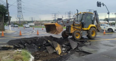 Asfalto na Avenida da Emancipação passa por recuperação após danos causados pelas chuvas